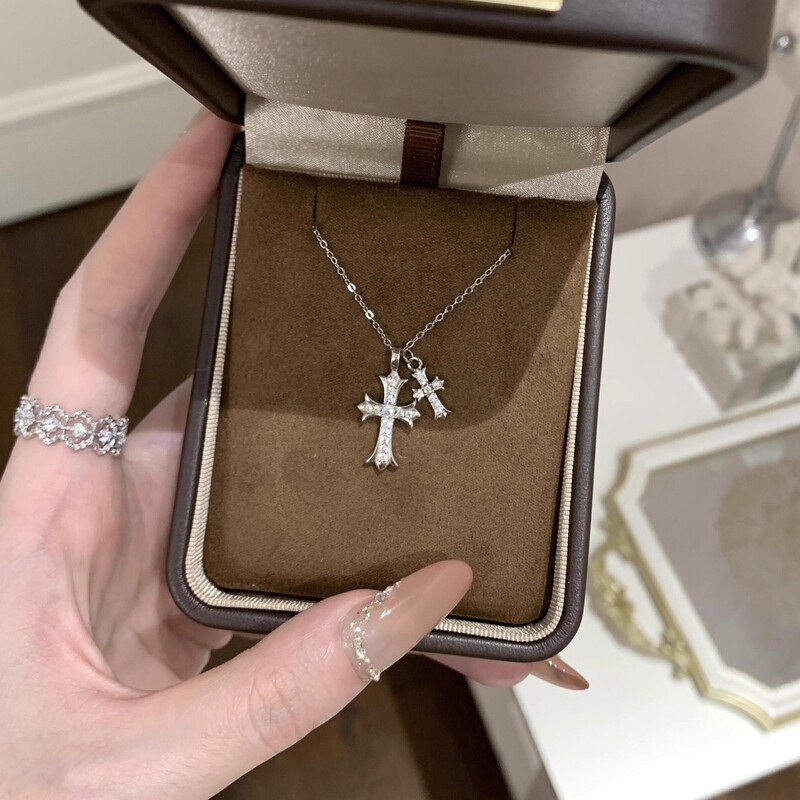 Sweet and Cool Ins Double Cross Necklace for Women, Retro American Style Diamond Clavicle Chain, Exquisite and Versatile