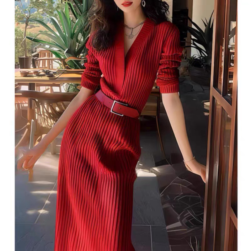 French-Style High-End Red Knitted Dress for Women, New Early Autumn Model, Elegant and Chic, Waist-Cinching, Paired with a Coat and Sweater Dress