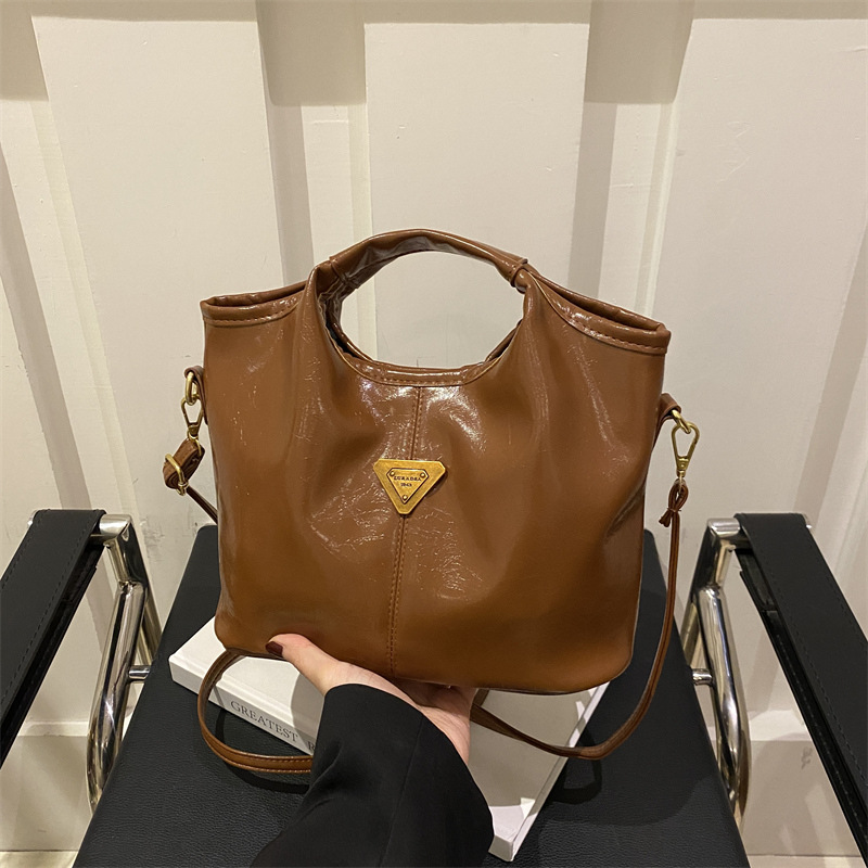 2025 primavera nueva gran capacidad de piel de aceite sensación bolso de mano bolso de mujer moda retro bolso de hombro