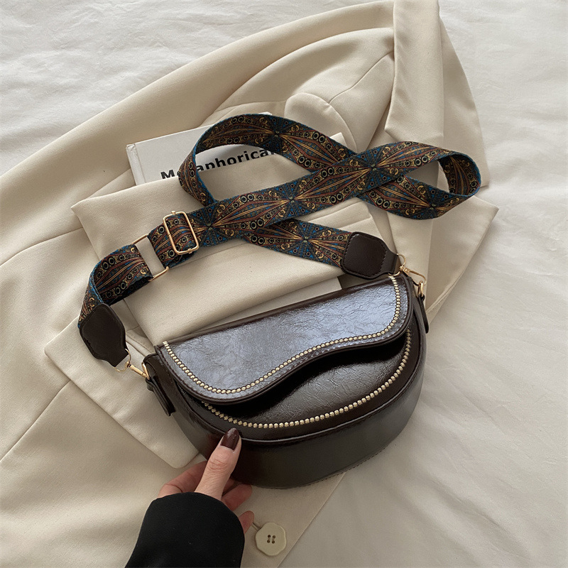 Borsa a tracolla da donna saddle bag vintage con texture_voghion.com
