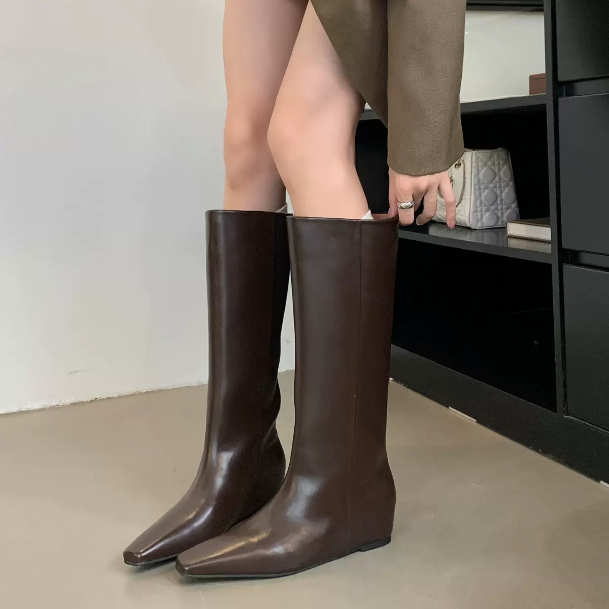 2025秋冬新款复古方头直筒百搭骑士靴子显腿直不过膝内增高长靴女