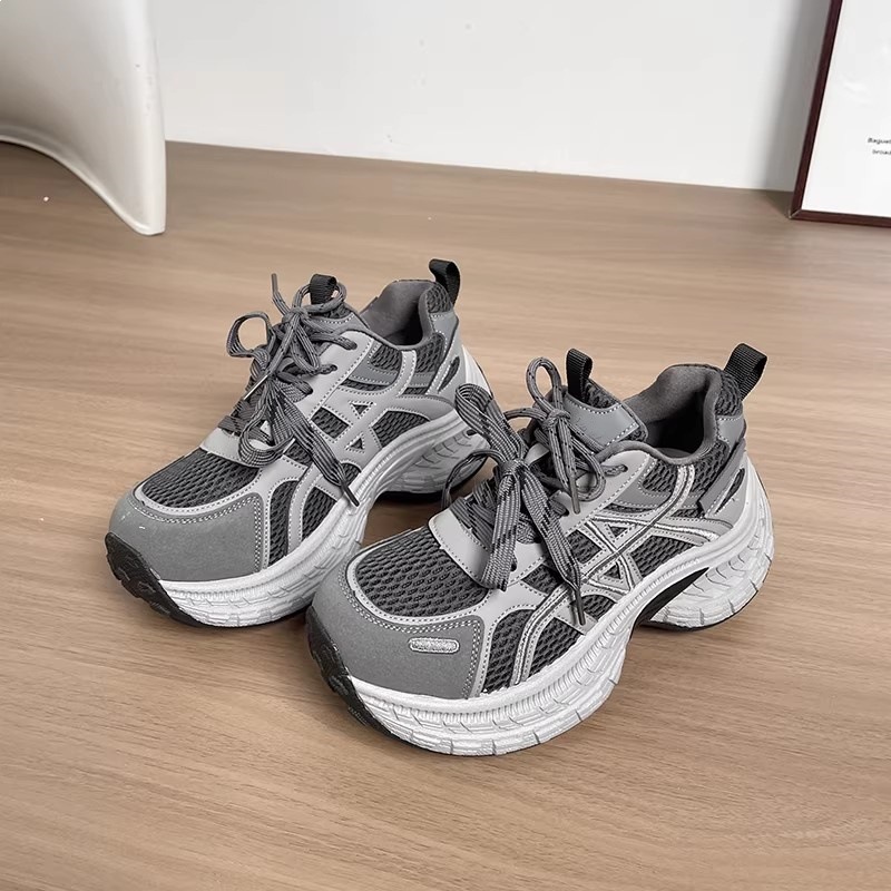 2026 aumento de altura zapatos deportivos casuales de primavera gruesa nueva zapatos blancos zapatos blancos para mujeres ligeros versátiles