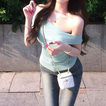 Вязаный свитер на одно плечо во французском стиле для горячих девушек, сексуальные топы