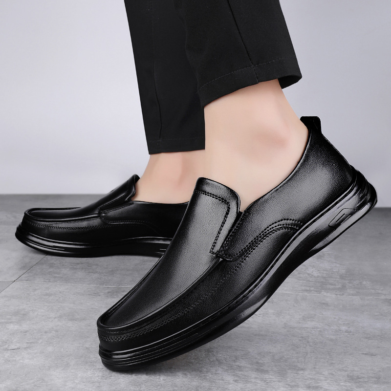 Zapatos de cuero casuales para hombres de cuero suave de otoño y invierno, zapatos de cuero para hombres de mediana edad, zapatos de padre