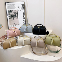 高颜值单肩斜挎包森系手提包法式女士百搭硬底时尚大容量枕头包