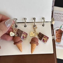 オリジナルの手で食べて遊ぶチョコレートの甜筒の卵の巻きのアイスクリームはファスナーをひっくり返します。