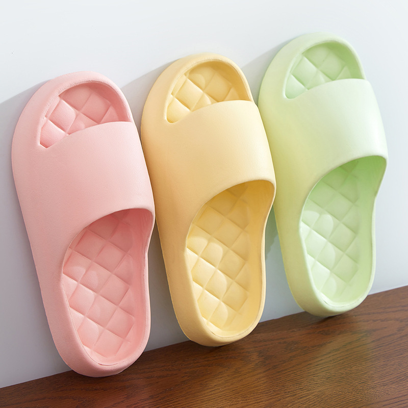 Cream-Colored Diamond-Patterned Home Slippers with Cushioned Insole, Odor-Free, Suitable for Bathing and Drying Off, Dual-Use for Living Room and Bedroom, Wholesale Cream-Colored Diamond-Patterned Home Slippers with Cushioned Insole, Odor-Free, Suitable for Bathing and Drying Off, Dual-Use for Living Room and Bedroom, Wholesale