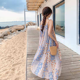 蓝色沙滩度假连衣裙三亚泰国海边雪纺吊带裙宽松2023夏季