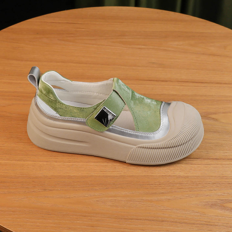 2024 nuevas sandalias de verano con suela gruesa, cabeza de bolsa de mujer hueca, transpiración, ocio, versátil, zapatos de altura única de Roma.