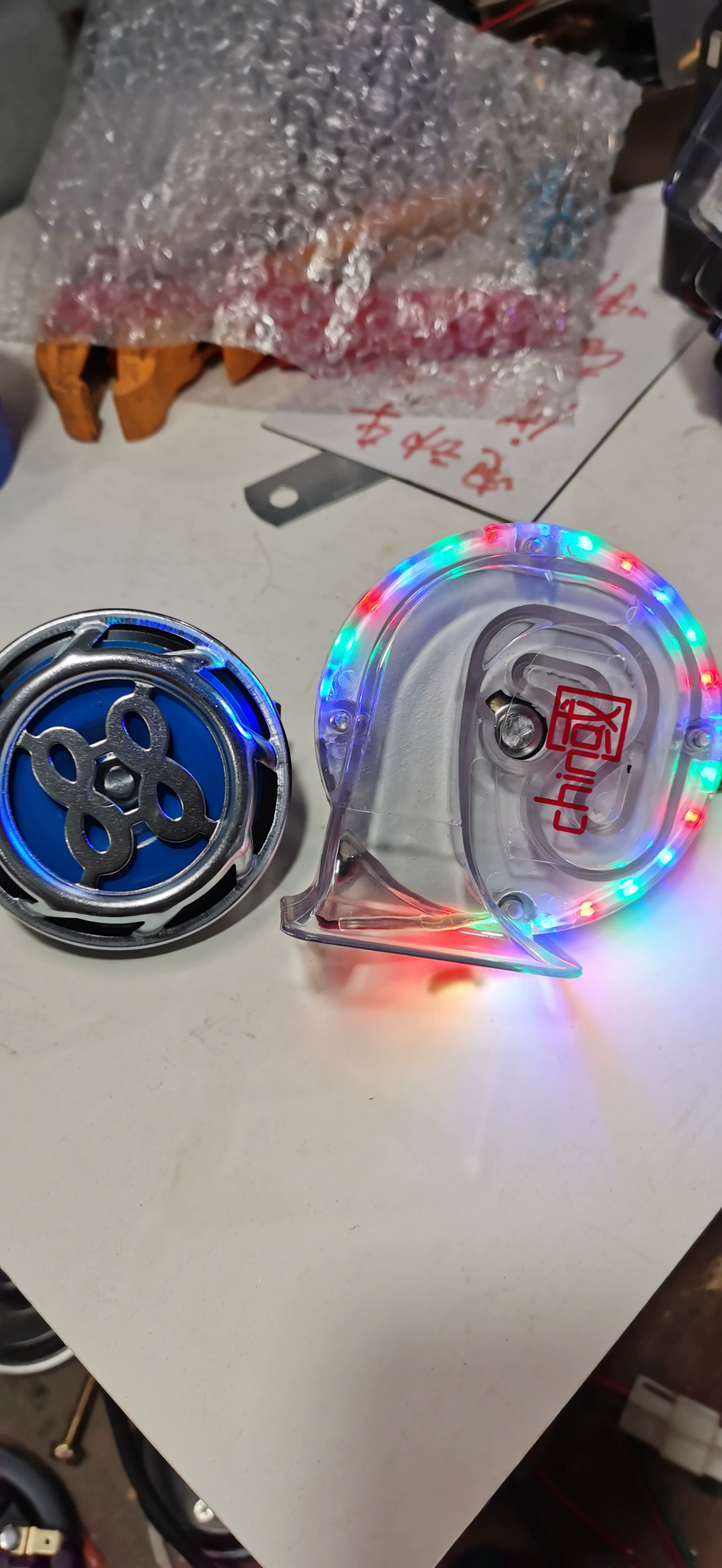 Электрический мотоцикл 12V Рог светодиодный мигающий одиночный или многоцветный рожок улитки