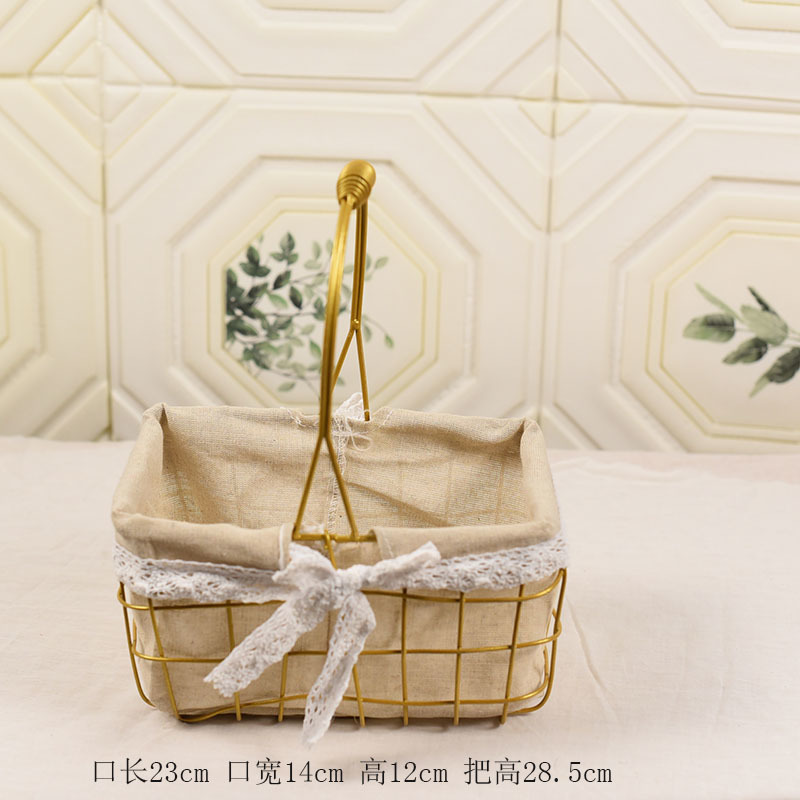 Woven handheld straw children's small basket