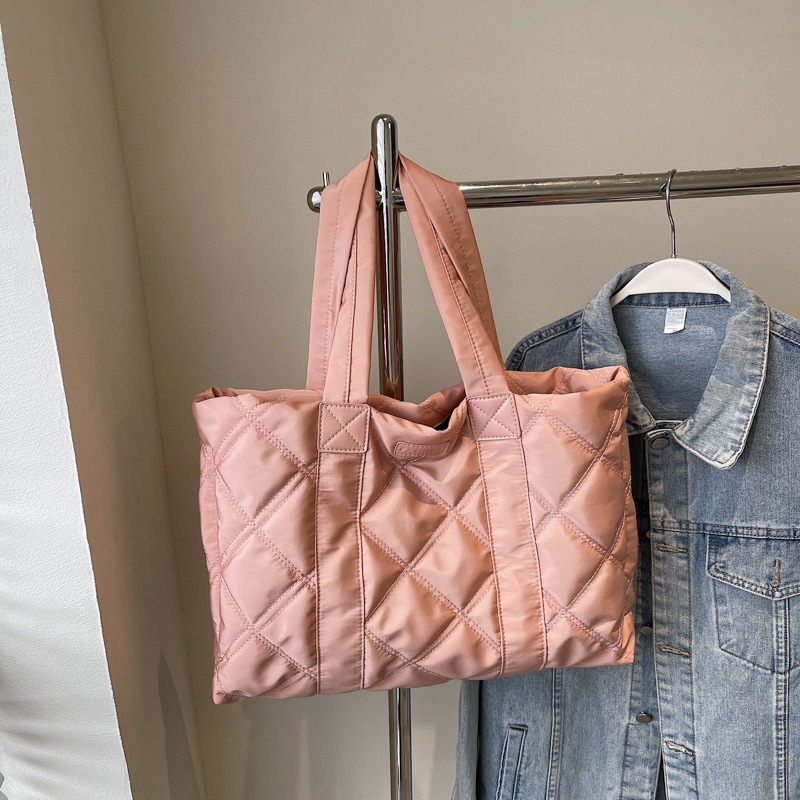 Bolsa universal Lingerie Tote 2024, otoño y invierno, nuevo estilo, bolsas de mano, bolsas de compras de moda de gran capacidad para mujeres.