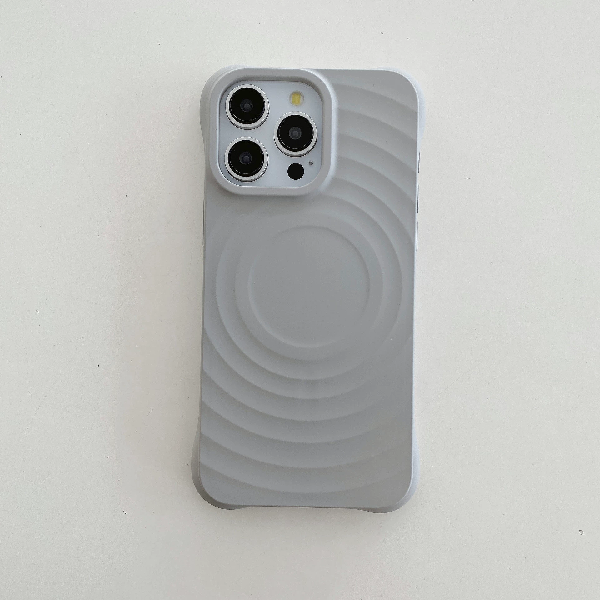 Силиконовый кейс для телефона (совместимо с Apple) для iPhone 16 Pro — 3D текстурированный магнитный дизайн, ударопрочный