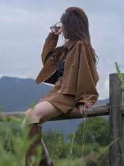 2025秋装美式复古巨好看的棕色翻领麂皮机车服A字短裙两件套套装