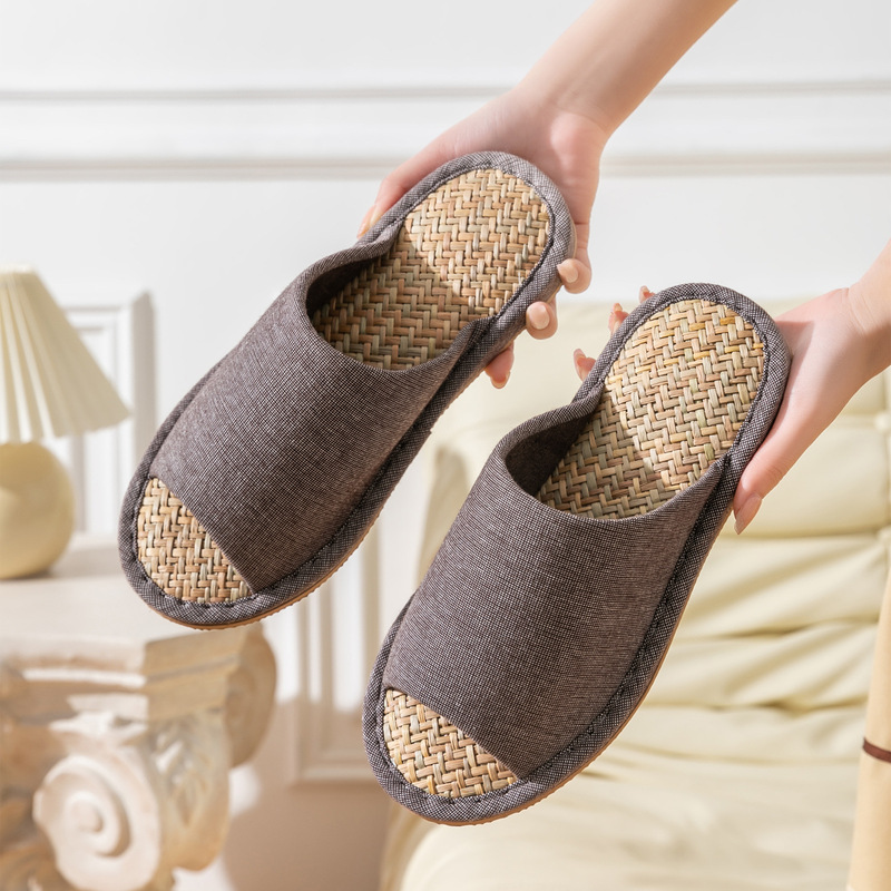 Summer Japanese-style cotton and linen sandals and slippers Malan grass woven indoor floor mute rattan rattan grass bamboo slippers for men and women Summer Japanese-style cotton and linen sandals and slippers Malan grass woven indoor floor mute rattan rattan grass bamboo slippers for men and women