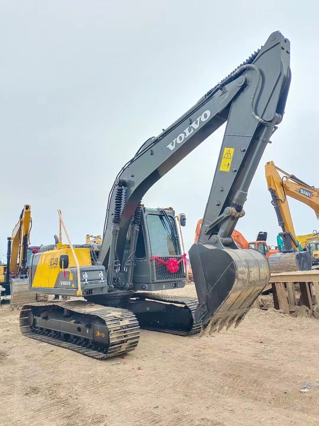 Exportación directa de China Excavadora de segunda mano Komatsu Hitachi Shengang Doushan 200 210 215 220