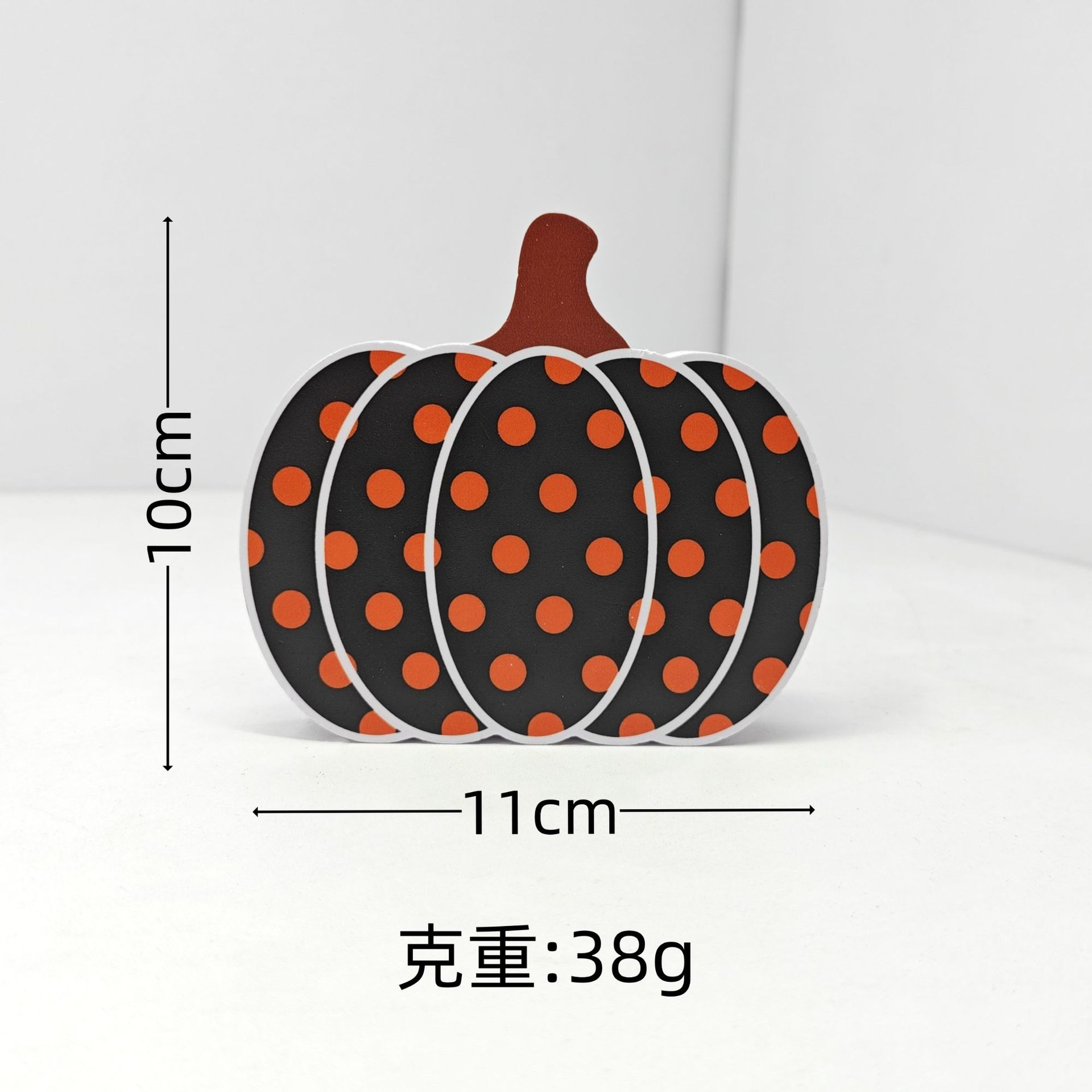 검은 배경 오렌지 물방울 호박 장식품