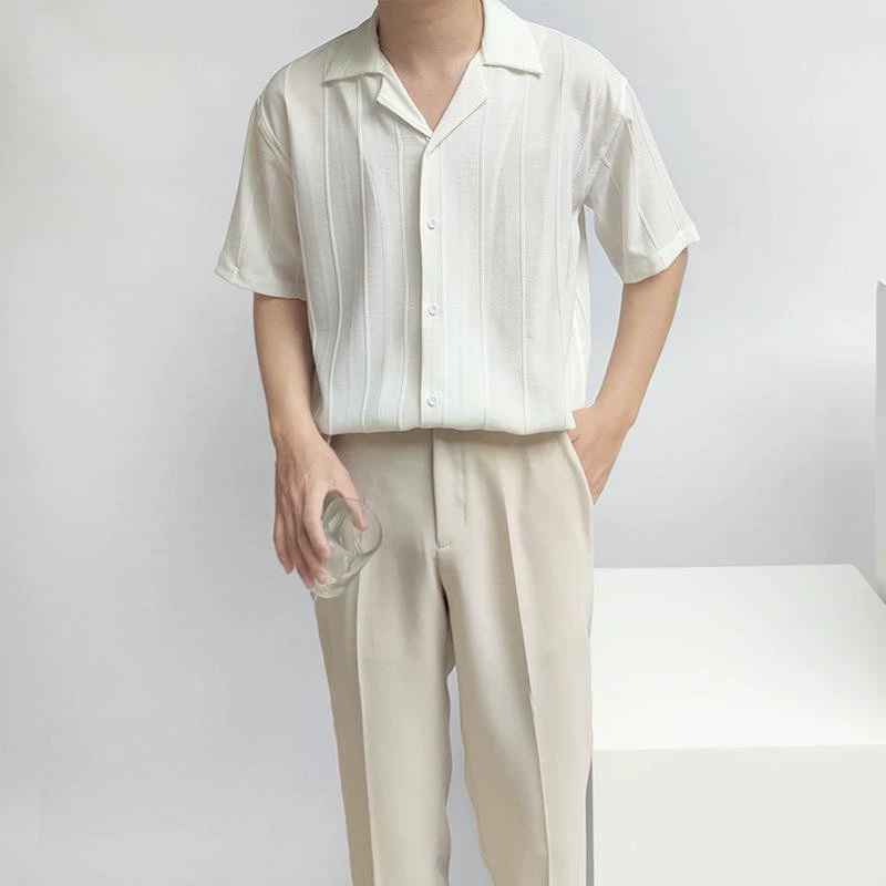 Безглажная вертикальная полосатая дизайн Чувство ткани мужская рубашка с короткими рукавами свободная передняя подвеска для отдыха летом