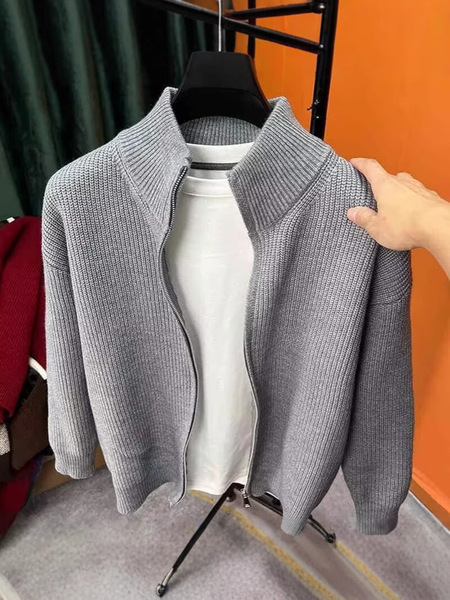 Solid color cardigan with zipper