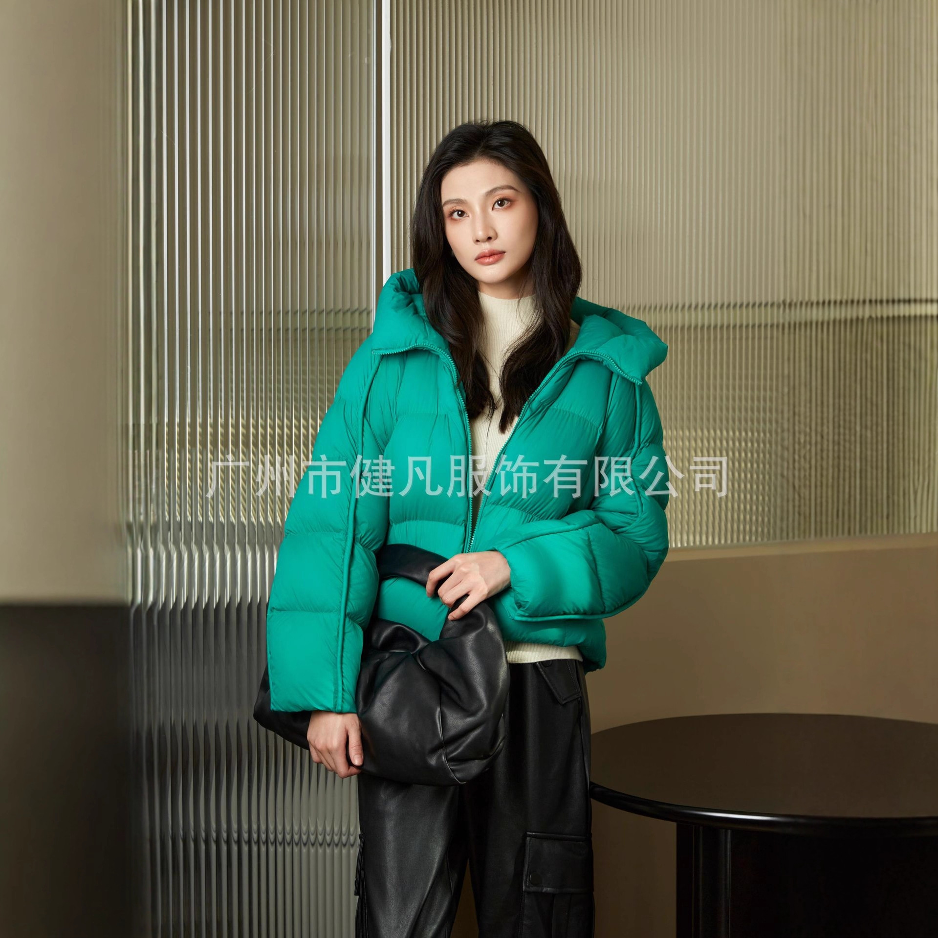 大码羽绒服货源供应 雨贝尔羽绒服品牌女装货源品牌走份供应渠道