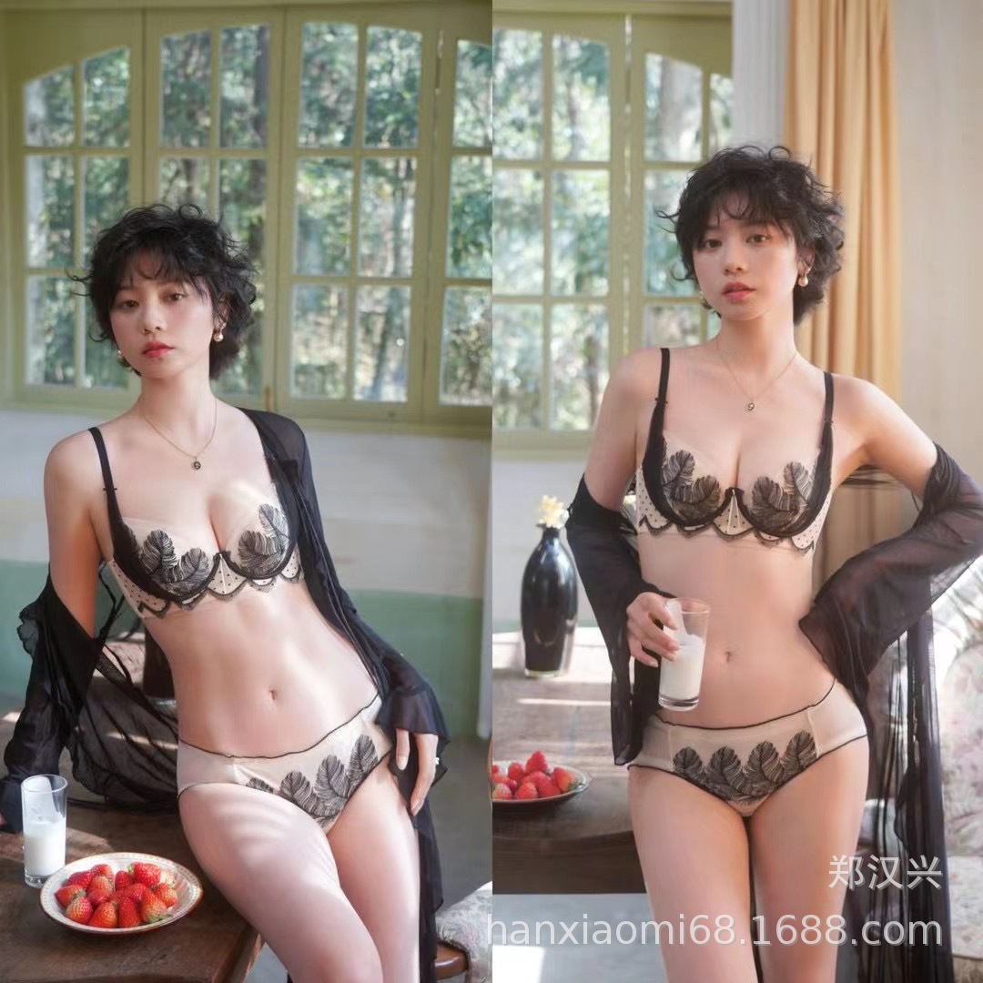 6882 La ropa interior ultrafina de encaje sexy puro francés es delgada y pequeña, traje de sujetador ajustable para mujer