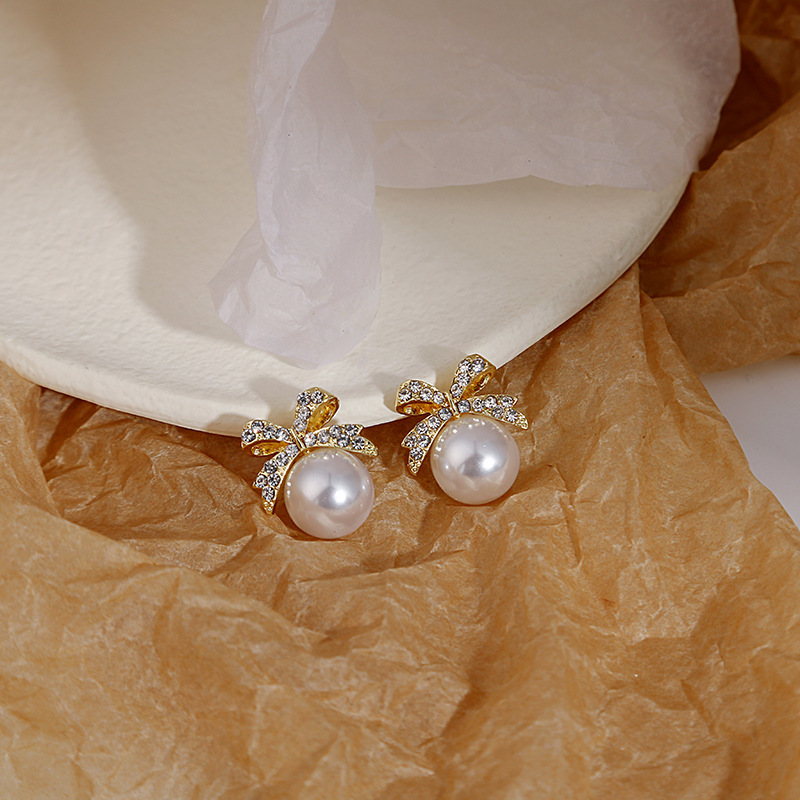 Women's Sweet Bow Knot Alloy Rhinestones Earrings Pearl Metal Diamond Stud Earrings display picture 3