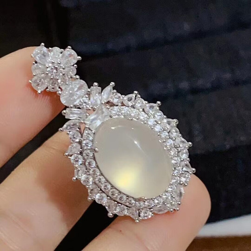 Ice white chalcedony pigeon egg pendant sun green agate women's jade necklace pendant live supply multiple options