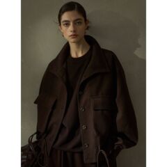 [共线]COLNE秋季新款设计感立领抽绳肌理短夹克绵羊毛外套女C5414