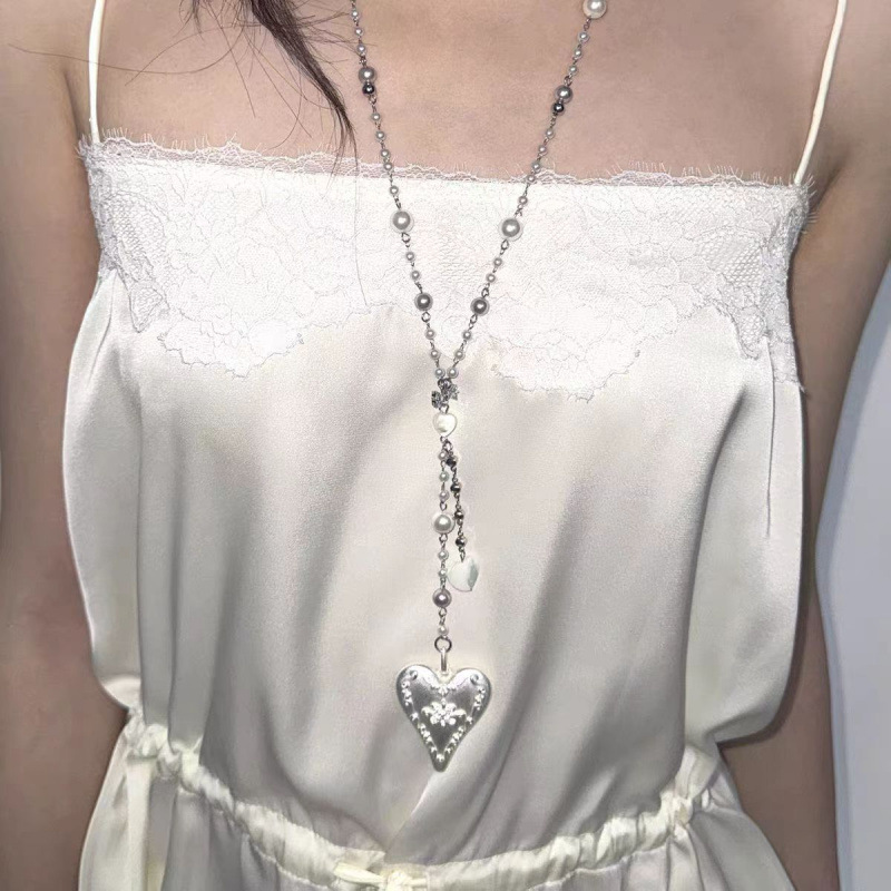 Silver cream small necklace with zircon pearl
