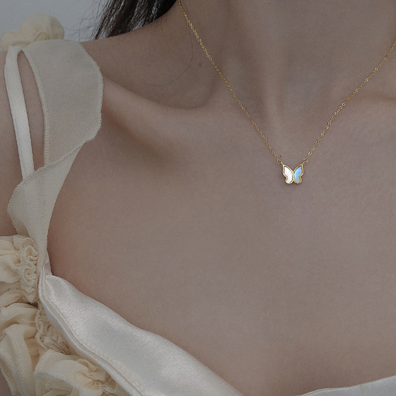 European and American ins Butterfly Necklace Women's Clavicle Chain Cold Style Simple Niche Clavicle Chain Dripping Oil Butterfly Necklace
