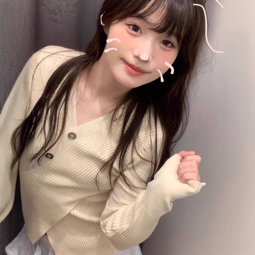 Irregular, effortlessly alluring V-neck sweater with an A4-waist design—slimming, cross-detail, and featuring a split for a tailored, figure-flattering fit. Perfect as a chic, long-sleeved layering piece!