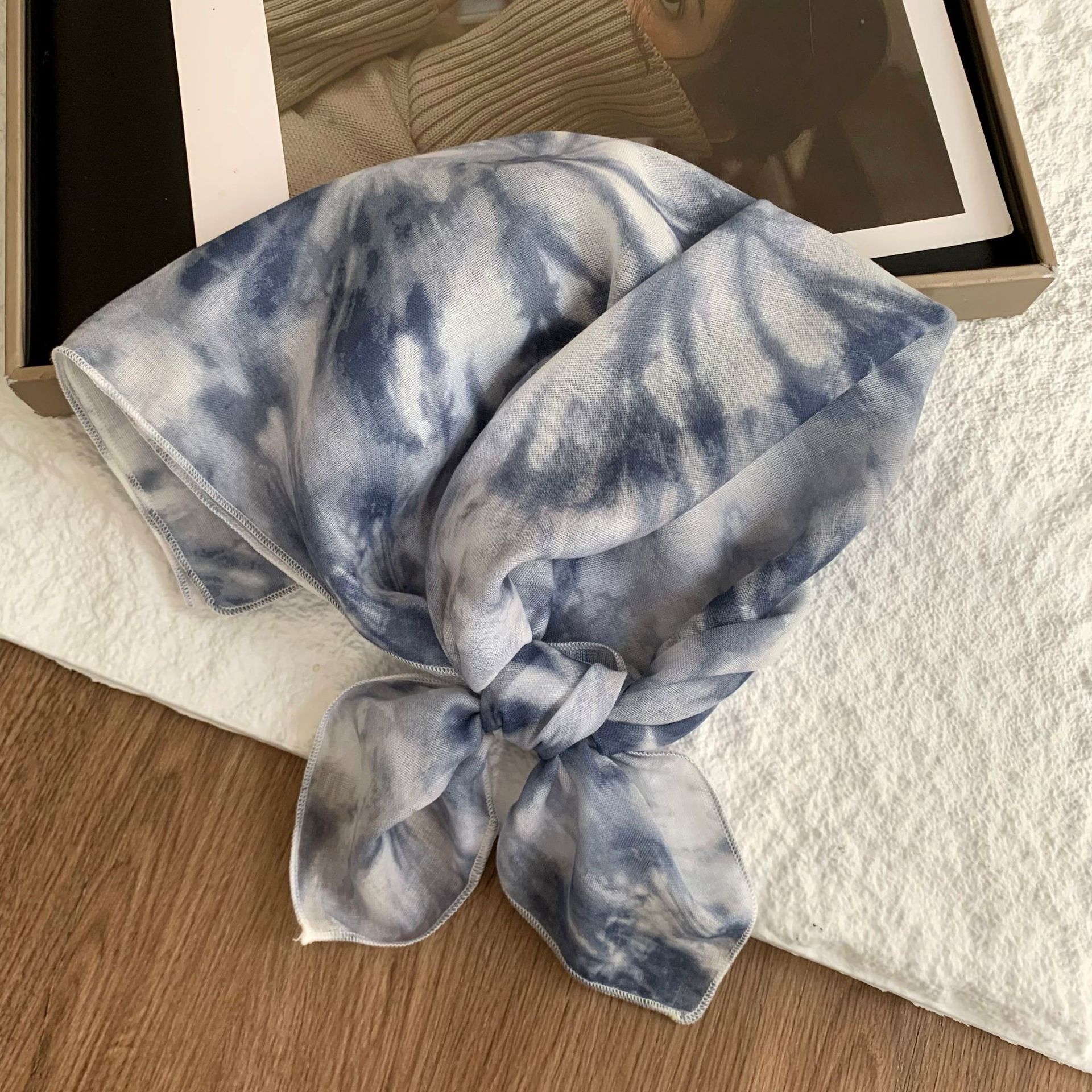 Bufanda de seda, bufanda cuadrada pequeña con cuello, nuevo estilo de verano, anillo para el cabello hecho a mano de alta gama, accesorios para el cabello de tela, pañuelo para el cabello pastoral femenino de verano