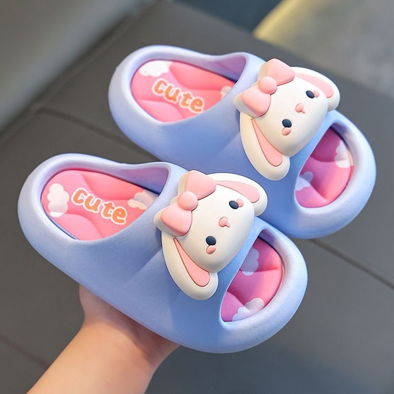 Zapatillas de mujer de suela blanda para niños de nuevo estilo, zapatillas de suela gruesa antideslizantes para interiores de dibujos animados para bebés lindos, zapatillas frescas de verano al por mayor