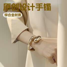 手镯批发新款光面个性锌合金轻奢饰品电镀高级感欧美热销轻奢手镯
