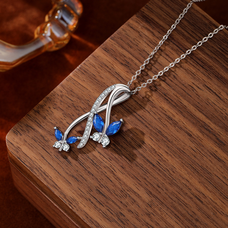 Collar colgante de mariposa de circonita azul con incrustaciones de plata de ley 925 para mujer, diseño de nicho de lujo ligero, cadena de clavícula de todo fósforo de alta gama