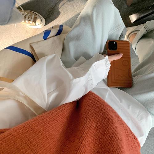 White Collared Loose Women's Spring Design Sensory V-Neck Top with Edible Fungus Detail Trendy Basic Shirt