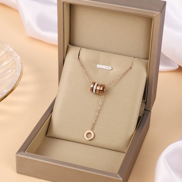Collar de acero de titanio para mujeres simple y versátil estilo ligero de lujo nicho diseño de alta calidad no decoloración joyería de cadena de clavícula al por mayor