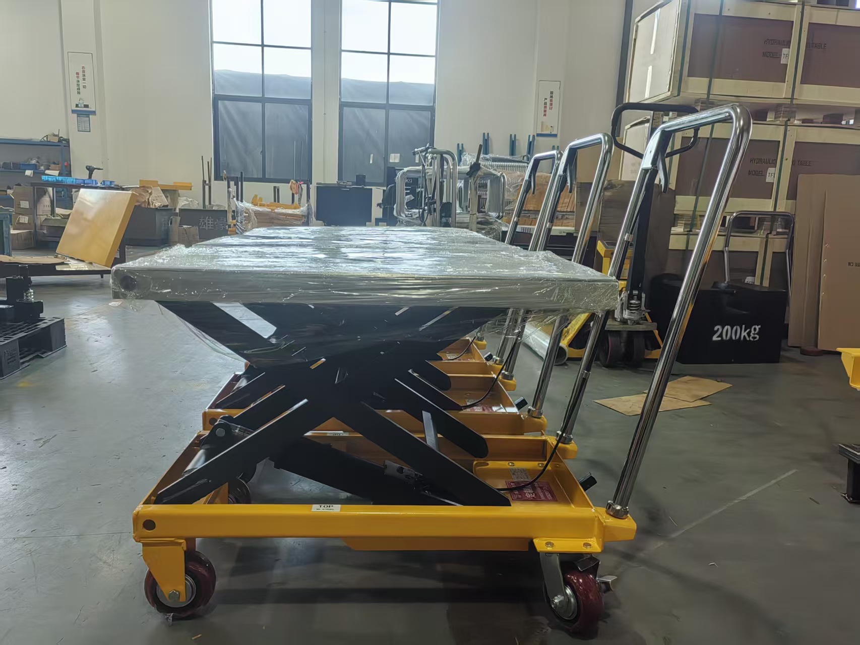 304 stainless steel countertop manual platform cart for food and pharmaceutical factories, specialized for transport and lifting in cleanrooms for semiconductors