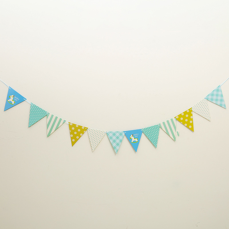 Guirlande anniversaire motif triangle coloré décoration_voghion.com