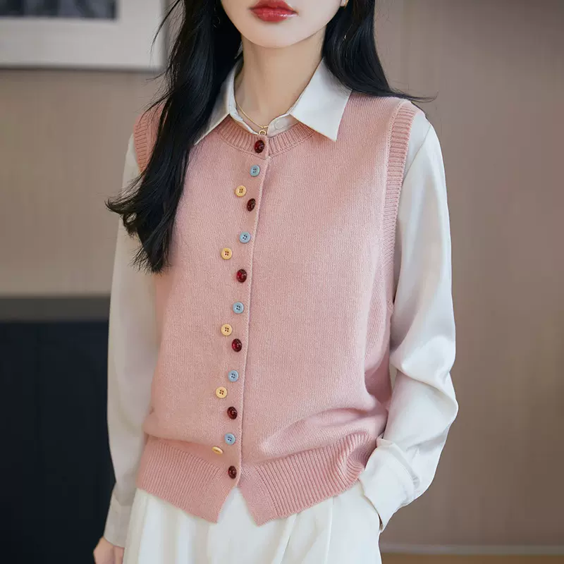 2025春季新款时尚彩扣针织马甲女圆领无袖开衫外搭背心配衬衫坎肩
