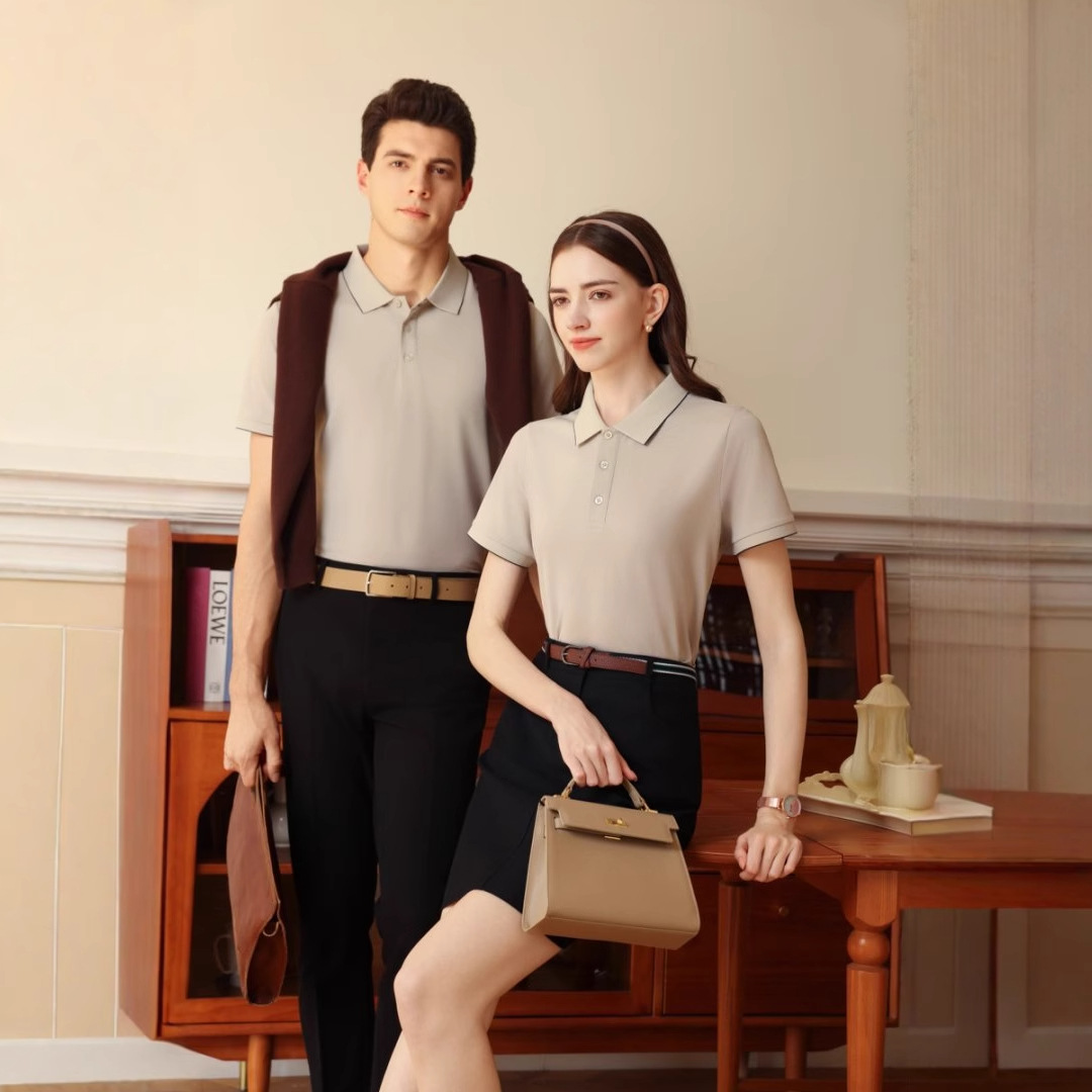 Calidad Verano frío, transpirable, ligero, lujo, fragancia fresca, poliéster, amoníaco, solapa de color sólido, camisa POLO en vivo, camiseta de manga corta