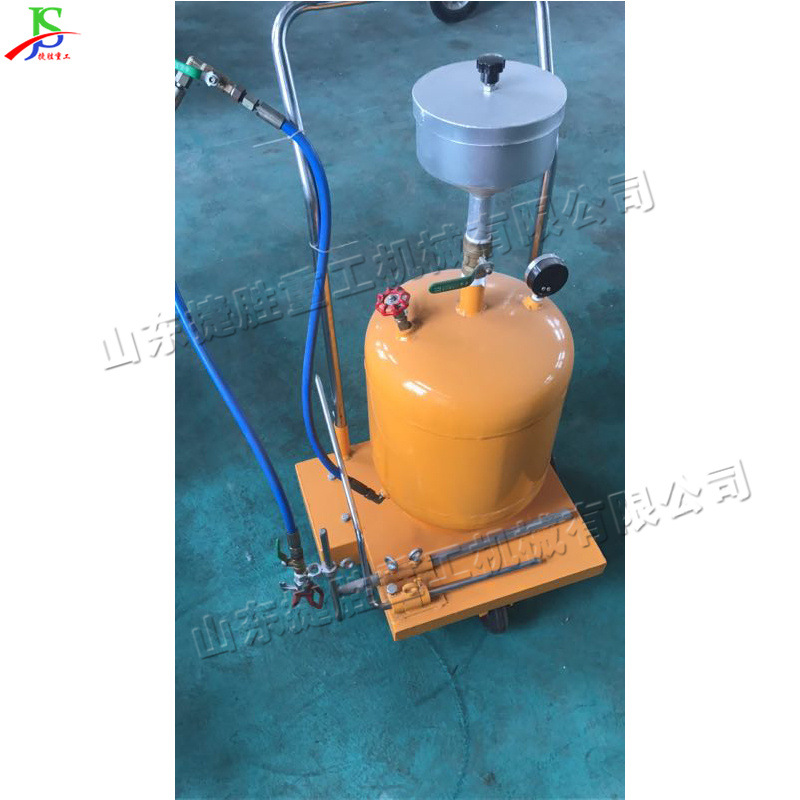 Empuje manual aceite inferior camión construcción de carreteras presión automática imprimación coche fusión en caliente marcado equipo auxiliar de construcción