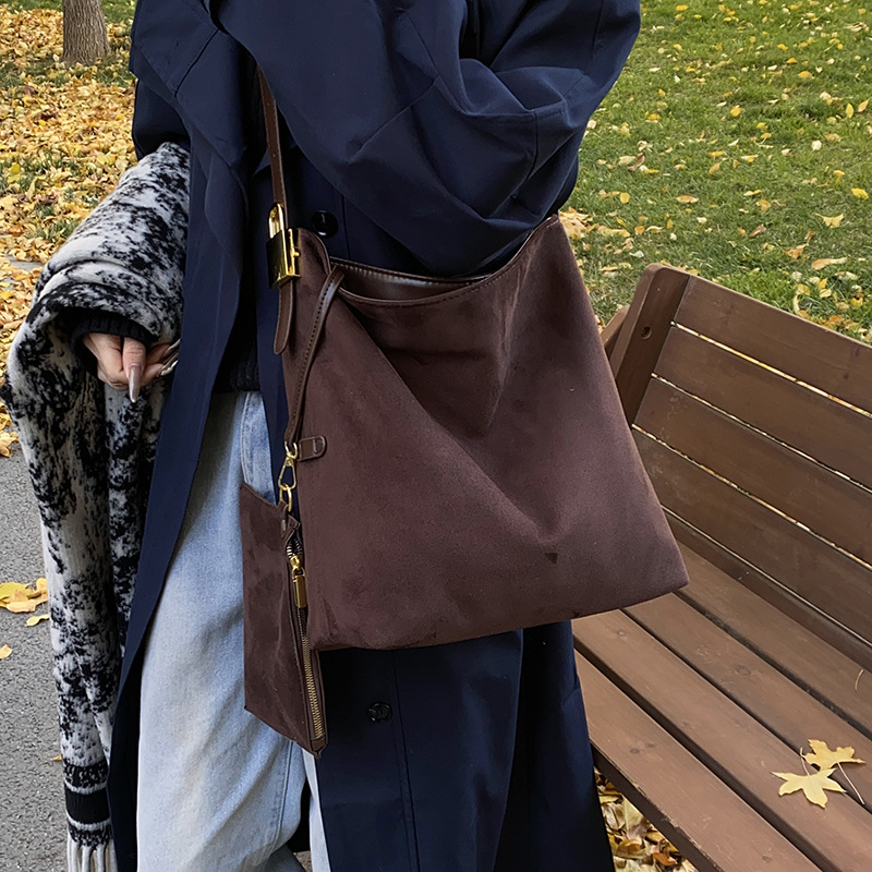 Transfronterizo 2025 otoño y invierno nuevo bolso de balde de moda bolso de mano casual de mujer gran capacidad mochila de viaje mate