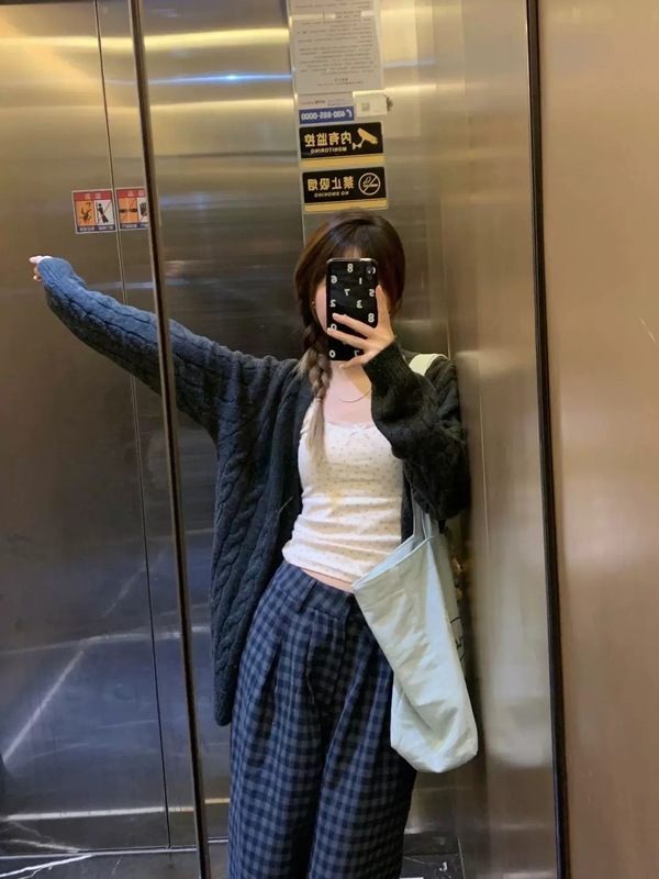 灰色慵懒风V领麻花针织开衫女2025早秋季新款宽松中长款毛衣外套|undefined