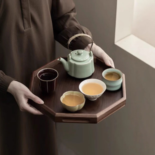 �ں���ɫ���бP��ľ�˽ǱP���sˮ���P����ˮ������ˮ���c�ĲͱP