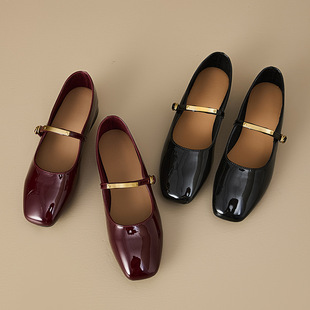 2025�ﶬ�¿�Ů��ʽ�tɫ���^�͸���Ь�ָ��\��һ�ֿ۬�����СƤЬ