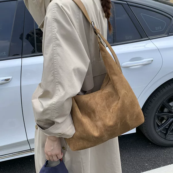 Retro Matte Large-Capacity Single-Shoulder Underarm Tote Bag for Women 2025 Autumn New Fashion Versatile Bucket Bag