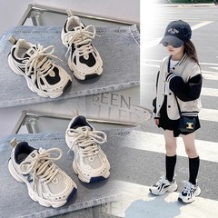 子供のお父さんの靴2025春秋の新型の通気性ネットの女の子の運動靴の韓国版の軽い男の子のランニング靴のファッション