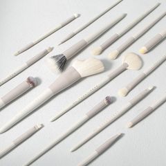 滄州の新型化粧ブラシセットの鼻の影は顔を覆います。