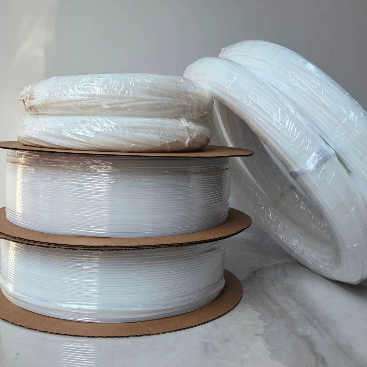 Оптовый тефлон перепада реки жемчуга трубки тефлона трубки принтера 3Д покрывая 2*4 мм